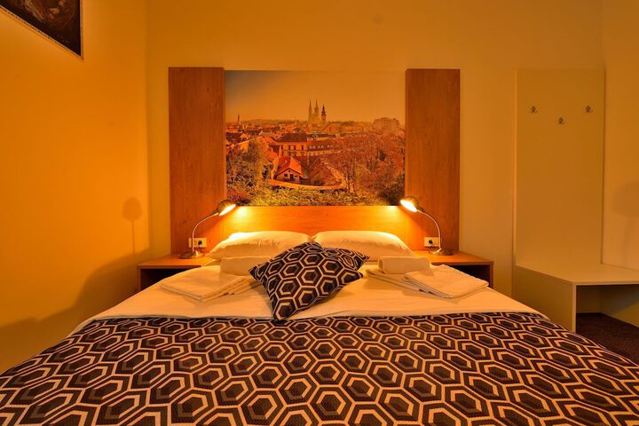Room 6 of 39