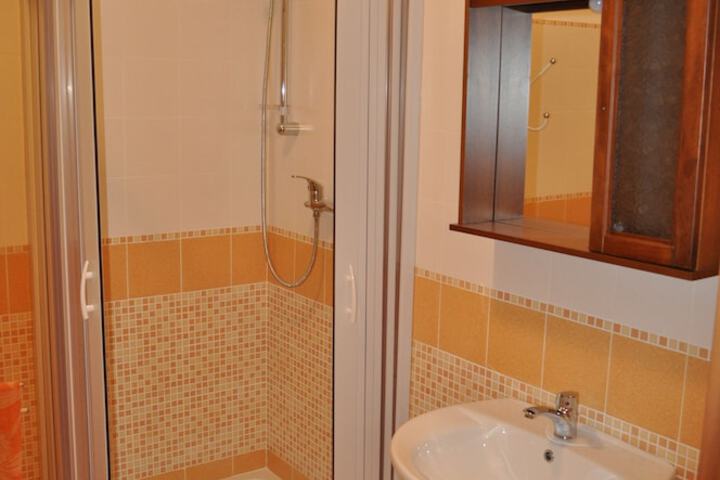 Room 14 of 66