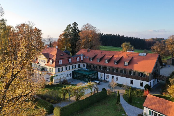 Schlossgut Oberambach BioHotel und Vitalzentrum in Muensing