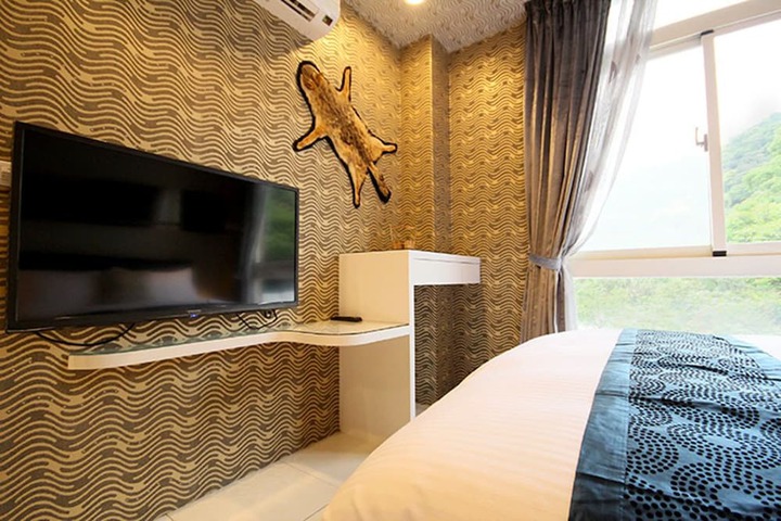 Room 8 of 25