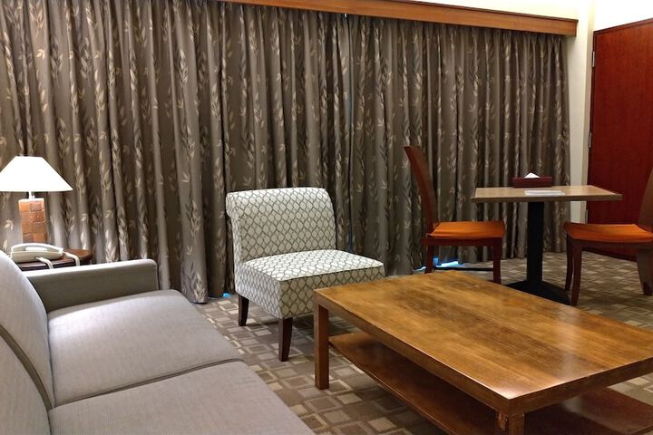 Room 8 of 90