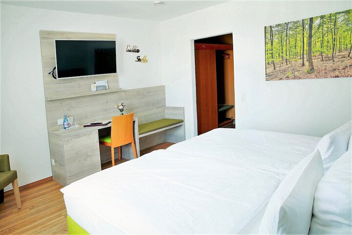 Room 5 of 40