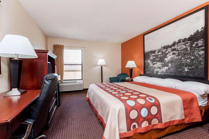 1 Queen Bed (8 of 17)