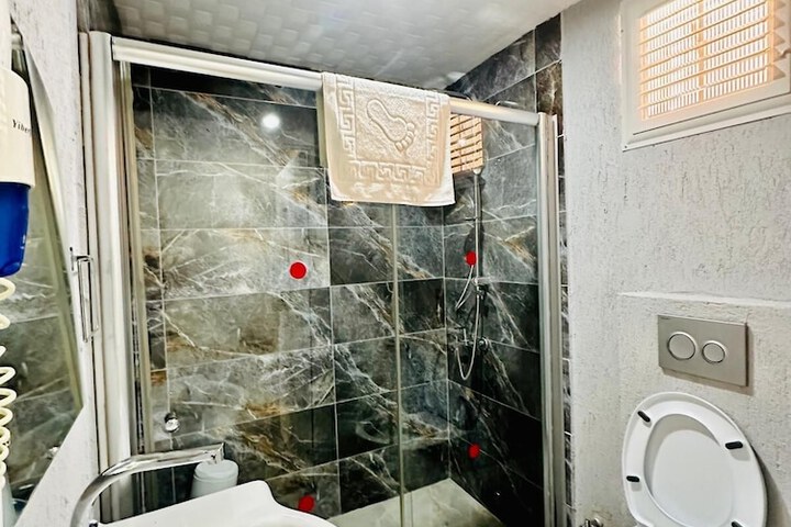 Room 4 of 6