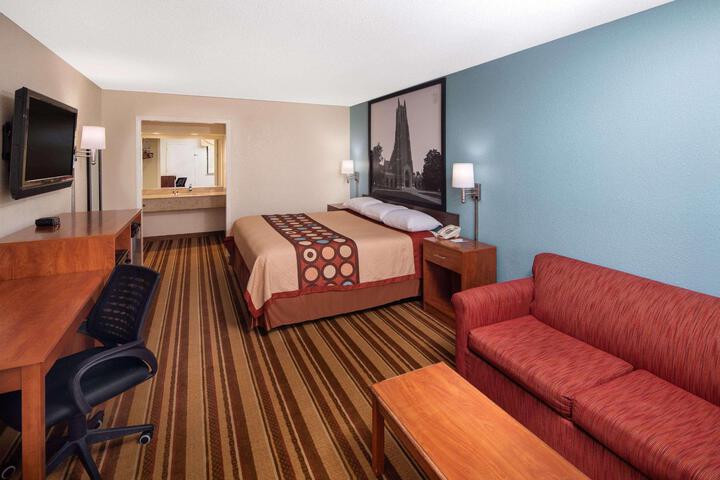 1 King Bed (2 of 11)