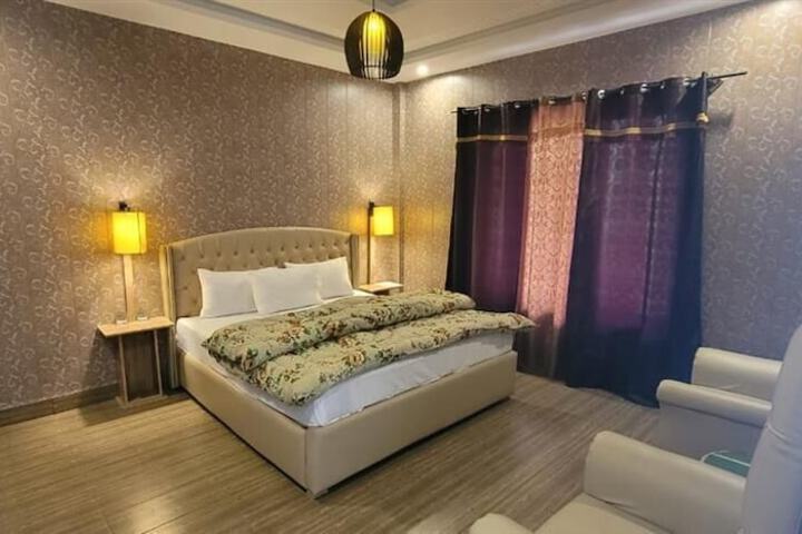 Room 2 of 10