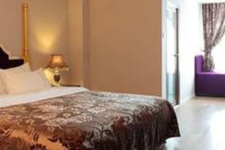 Room 8 of 37