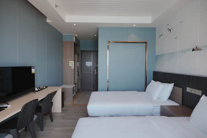 Room 5 of 26