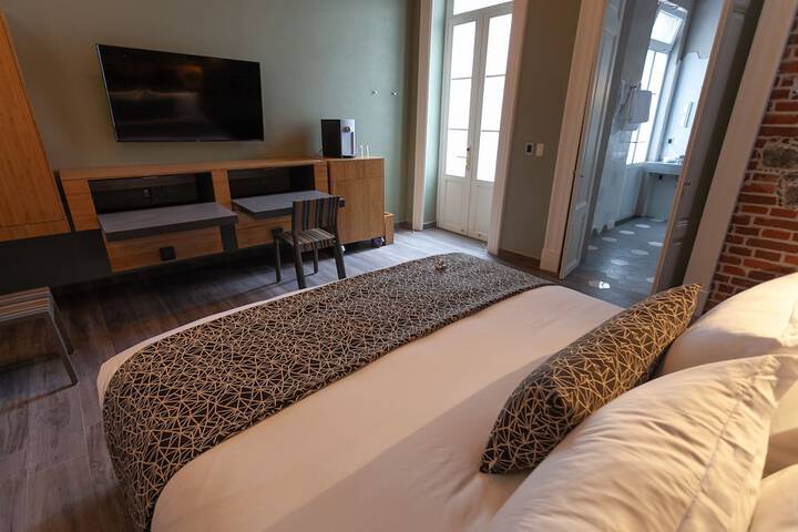 Room 52 of 107