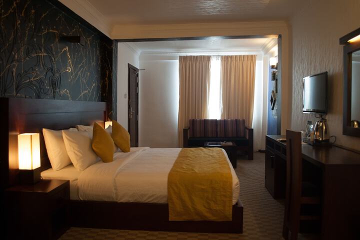 Room 15 of 48