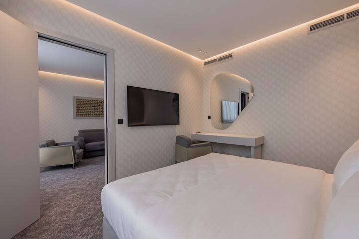 Room 10 of 31