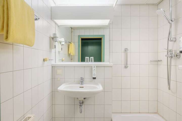 Room 40 of 95
