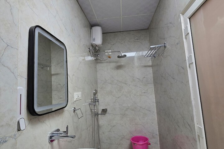 Room 13 of 20