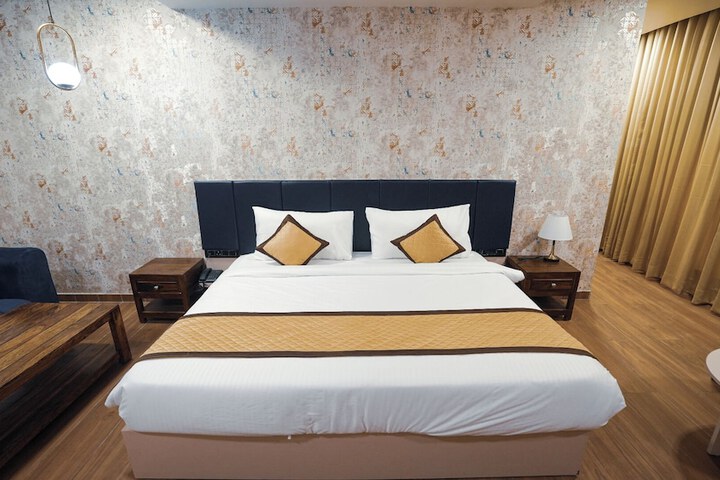 Room 12 of 21