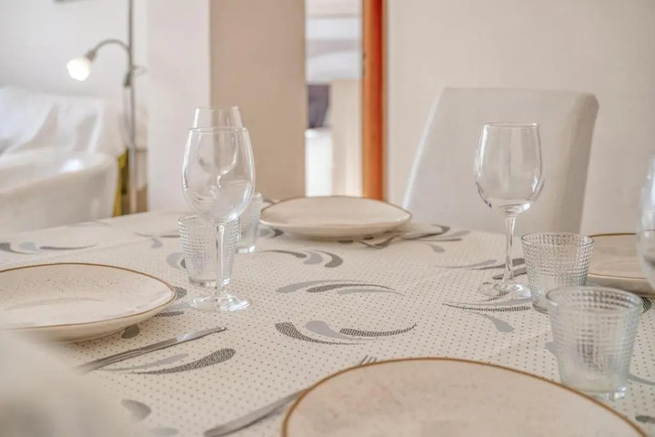 Dining 16 of 18