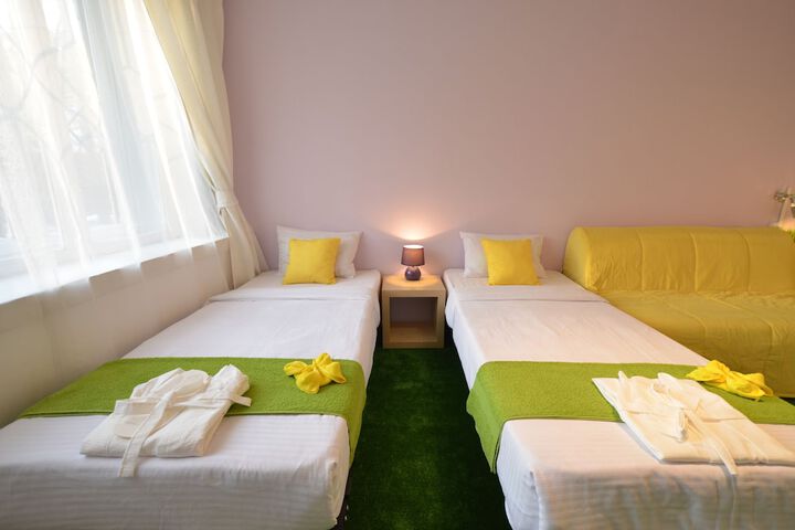 Room 9 of 27