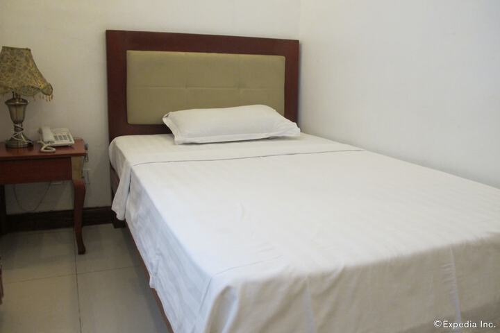 Room 14 of 33