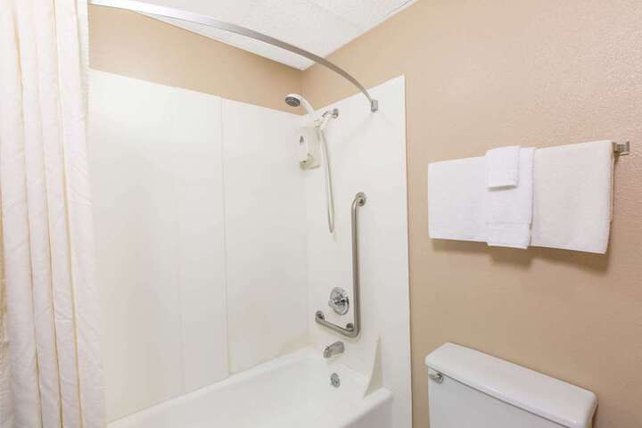 Guest room bath