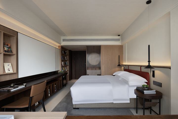 Room 13 of 64