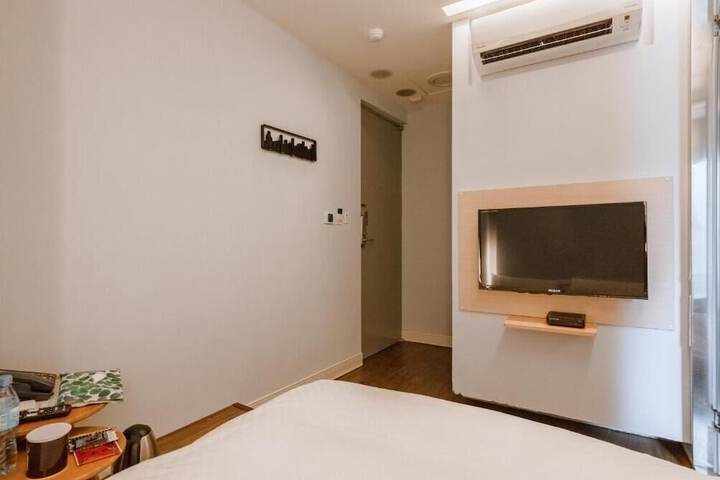 Room 50 of 82