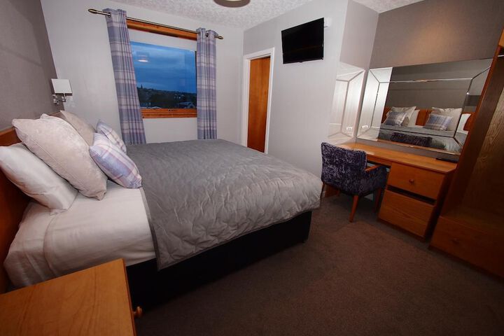 Room 15 of 36