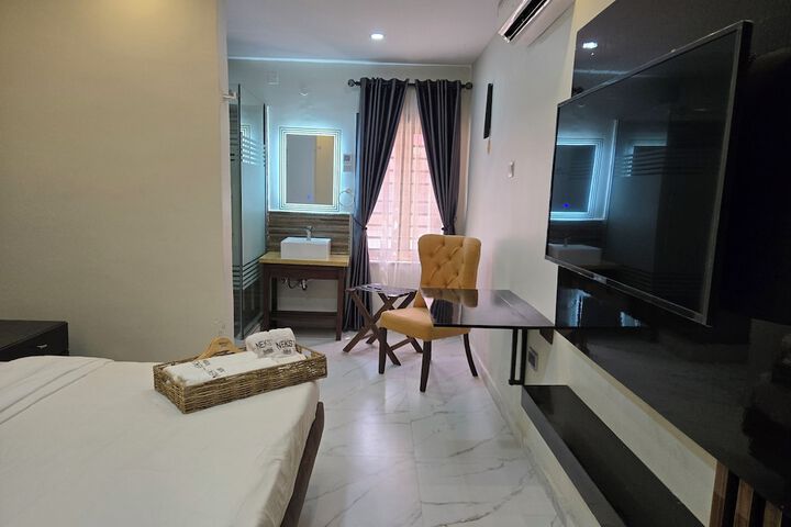 Room 14 of 32