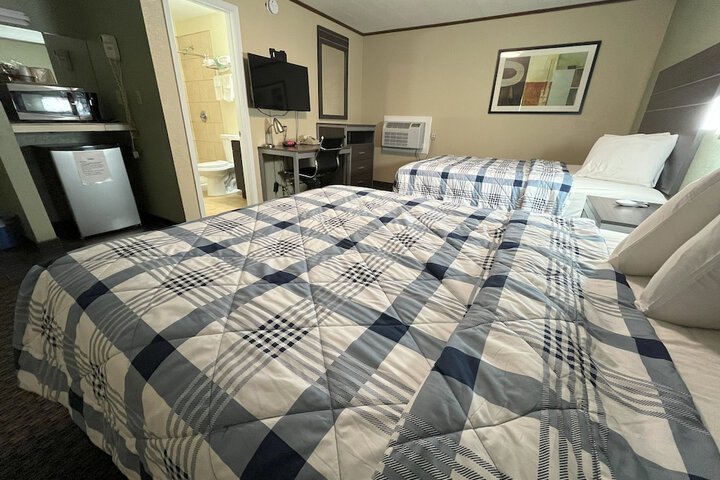 Room 8 of 17