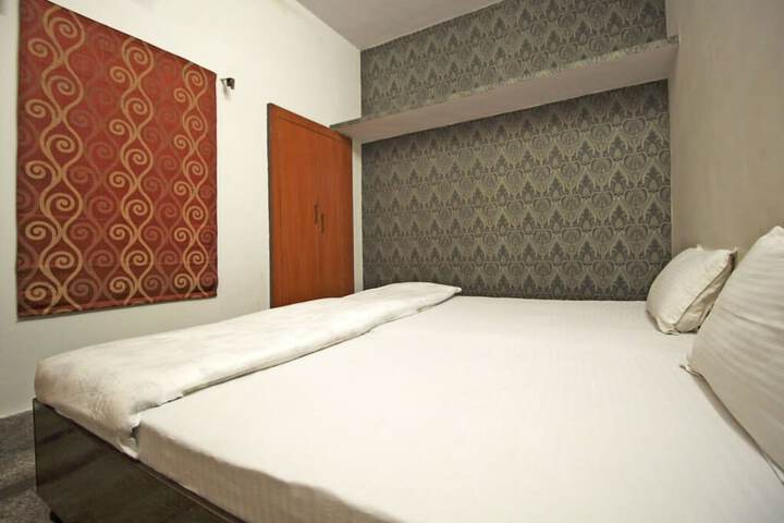 Room 5 of 6
