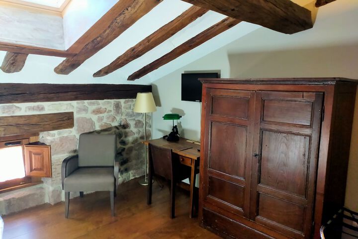 Room 8 of 38