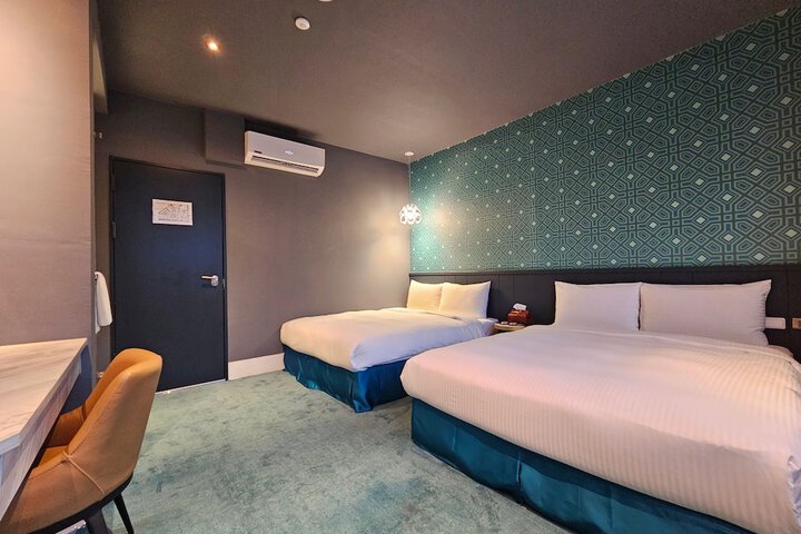 Room 9 of 49