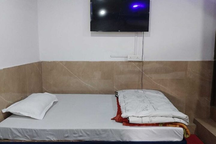 Room 15 of 37