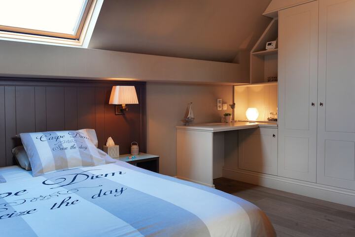 Room 2 of 22