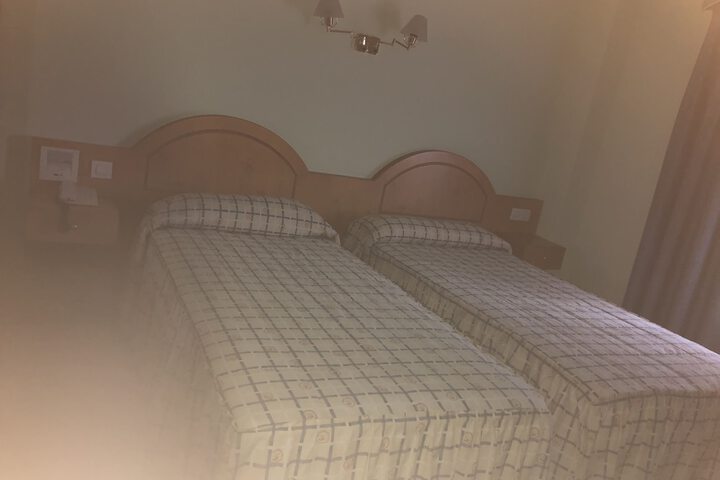 Room 9 of 16