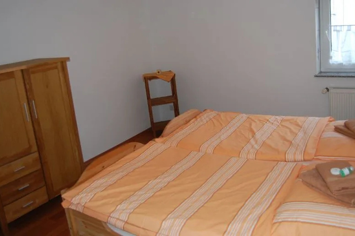 Room 2 of 10