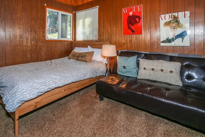 Room 4 of 9