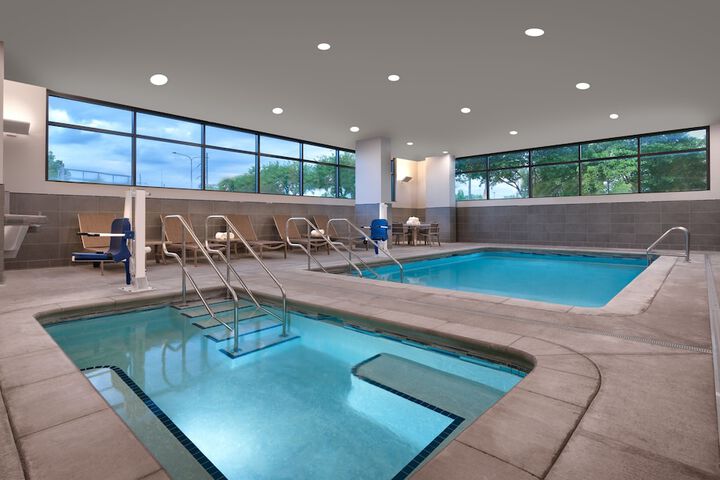 Indoor spa tub