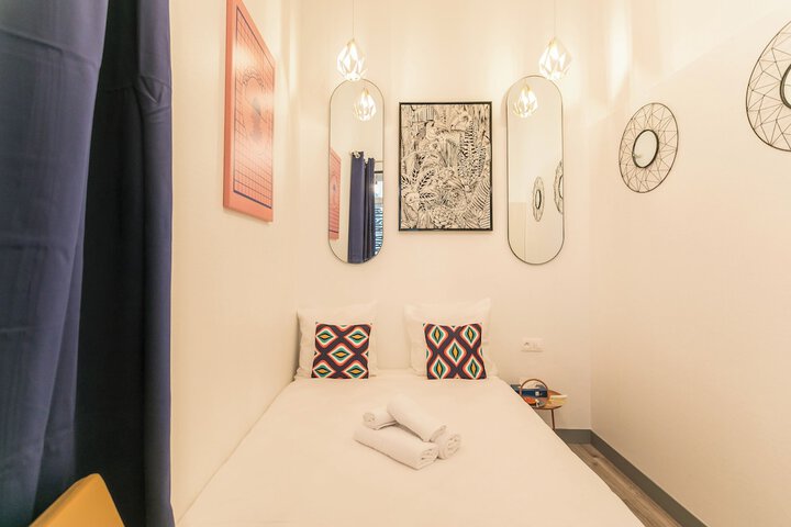 Room 6 of 90