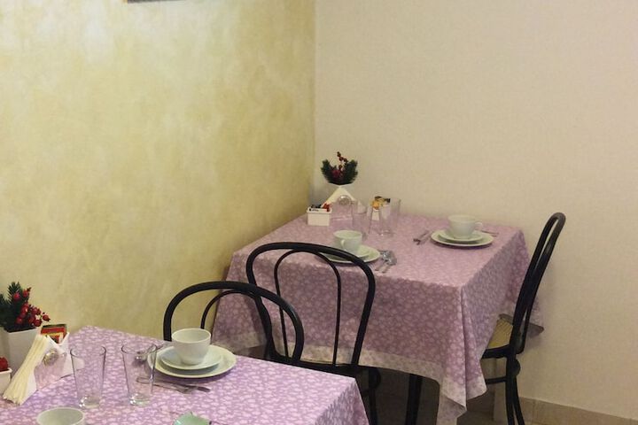 Dining 4 of 20