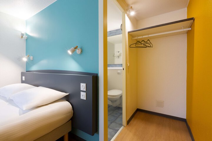 Room 10 of 36