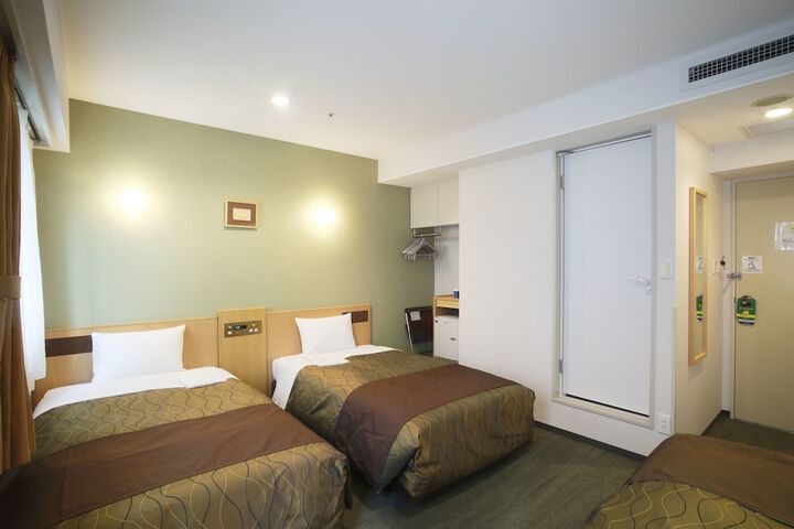 Room 8 of 48