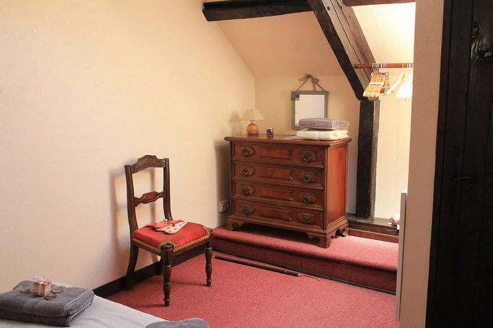 Room 2 of 17