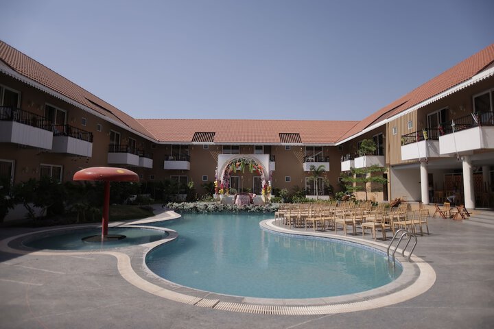 Pool 14 of 38