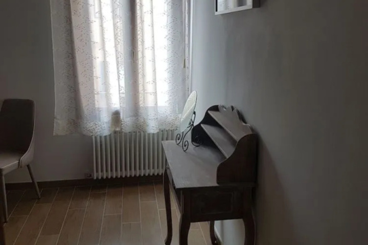 Room 12 of 18