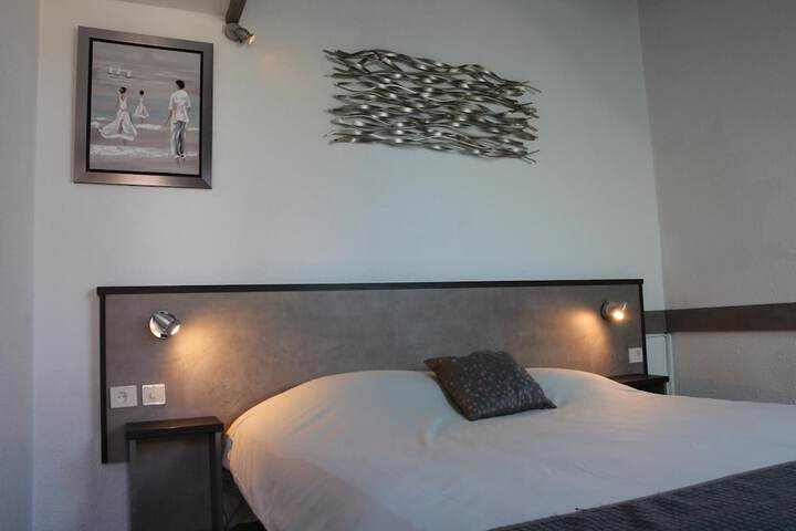 Room 10 of 25