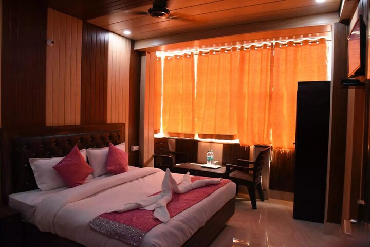 Room 13 of 30