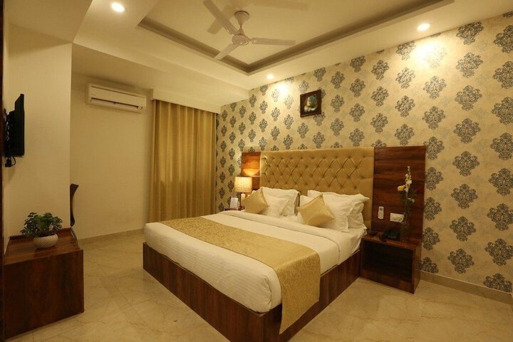 Room 27 of 60