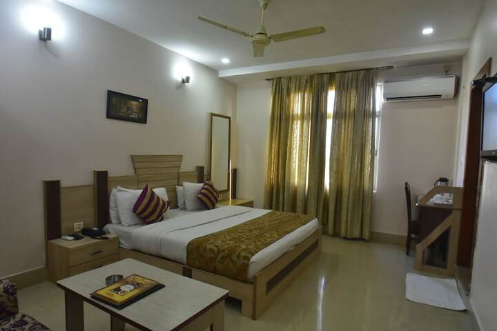 Room 12 of 66
