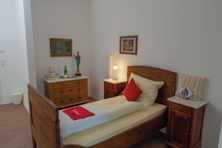 Room 8 of 17