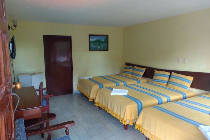 Room 6 of 14
