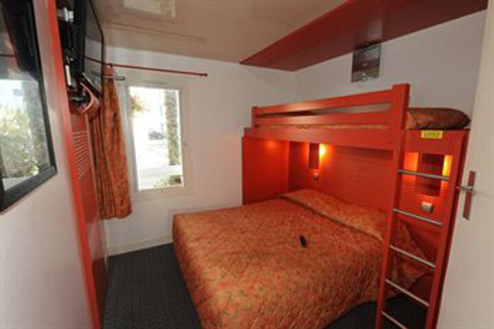 Room 10 of 40